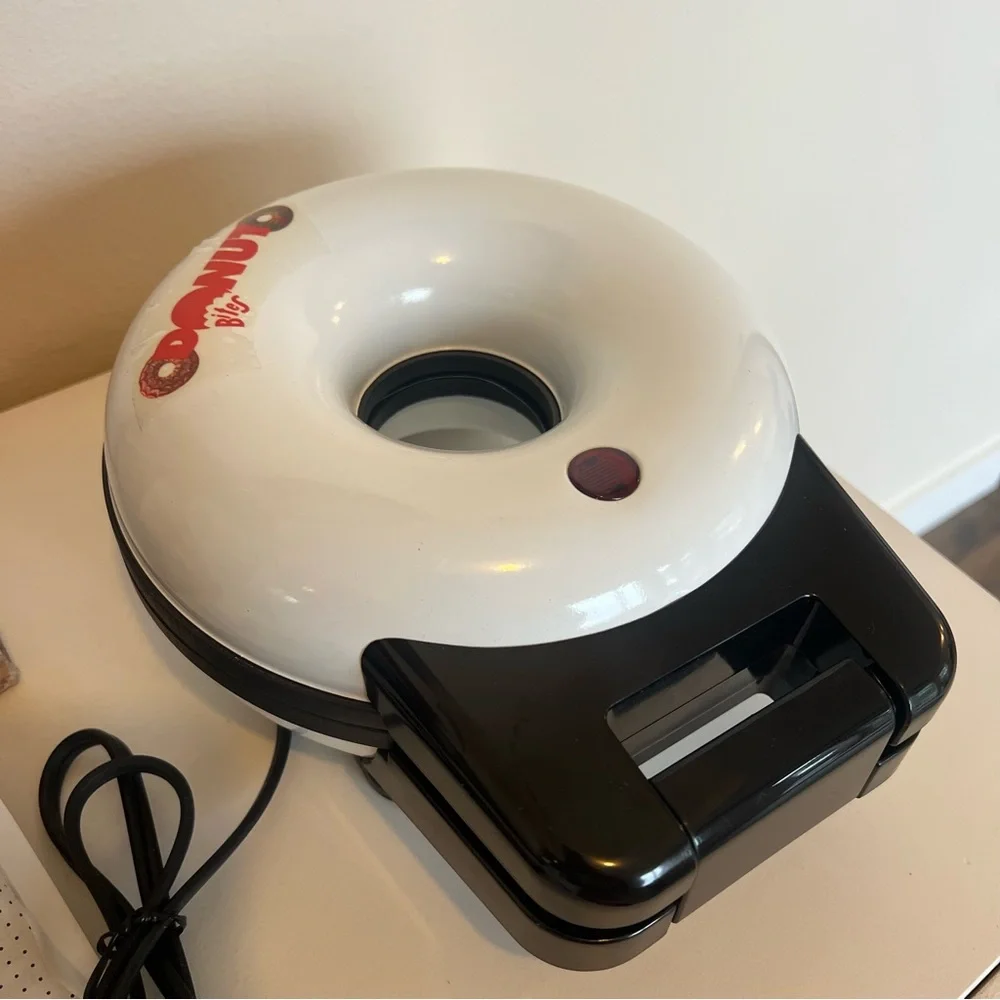 Maxim Donut Maker in White and Black